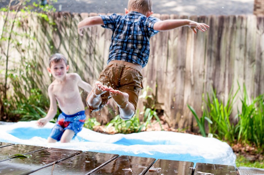 L’installation d’une petite piscine hors sol pour les beaux jours